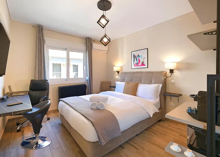 Penthouse & Studio Near Glyfada - Free Parking