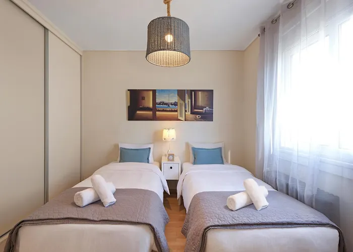 Penthouse & Studio Near Glyfada - Free Parking